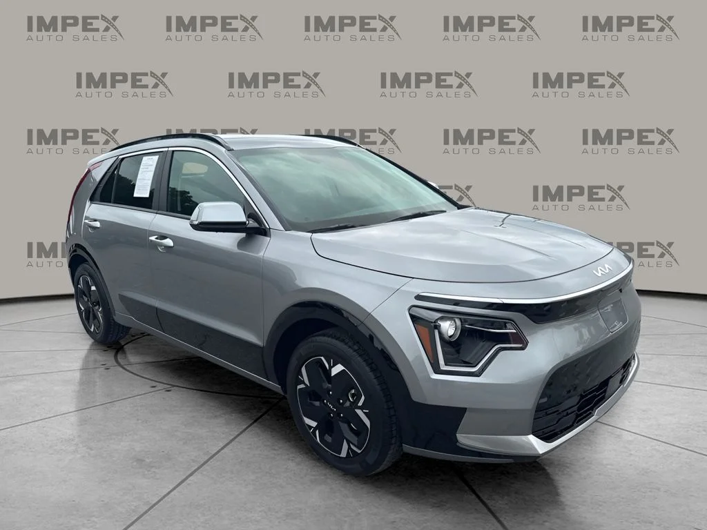 Used 2025 Gray Kia Wind image 7