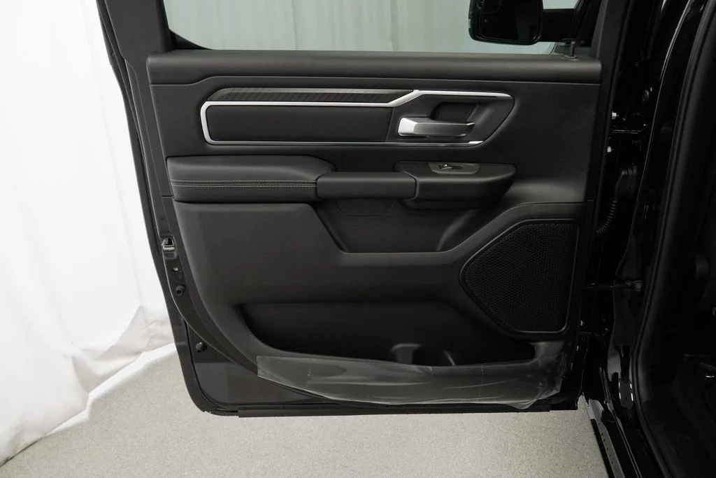 New 2026 Diamond Black Crystal Pearl-Coat Exterior Paint RAM Big Horn/Lone Star image 28