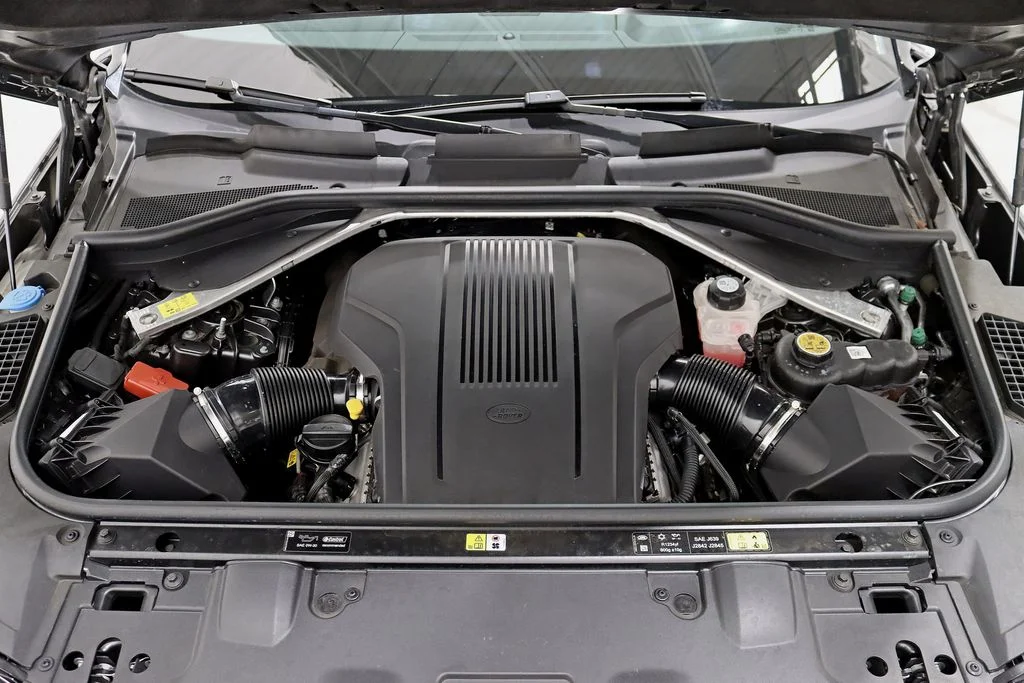 Used 2024 Black Land Rover SE image 42