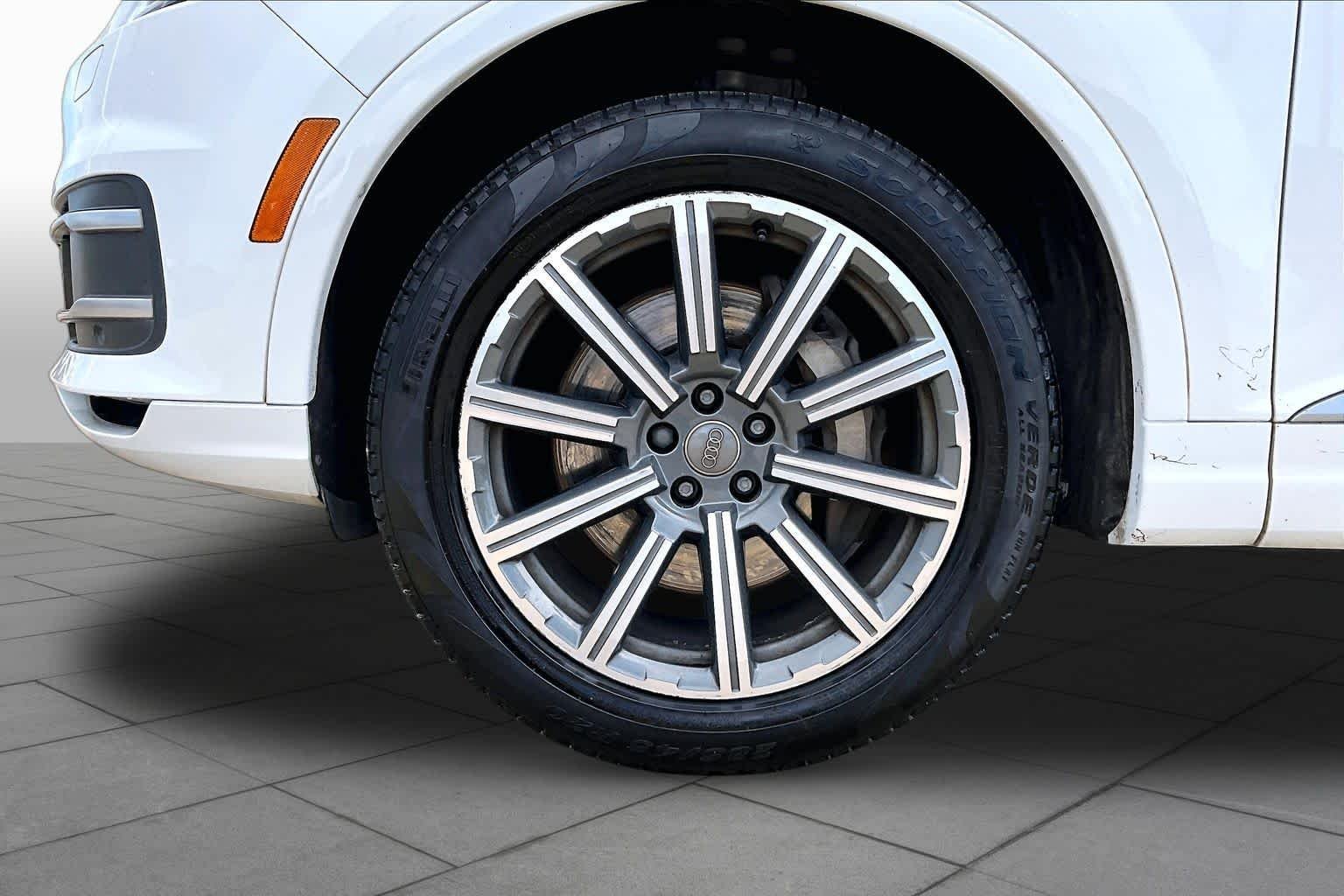 Used 2018 Carrara White Audi Premium image 11