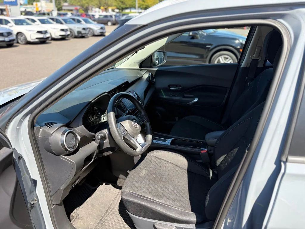 Used 2024 Gray Nissan SV image 12