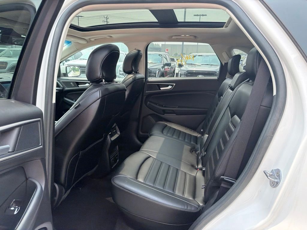Used 2019 White Platinum Clearcoat Metallic Ford SEL image 13