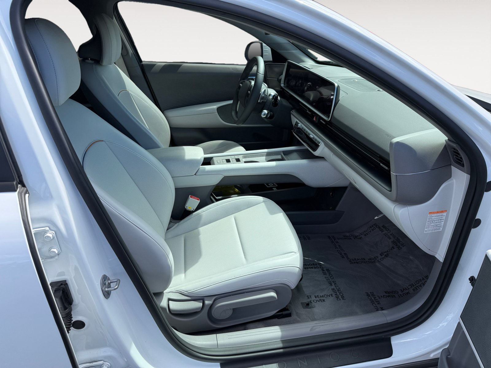 Used 2025 White Hyundai SEL image 19