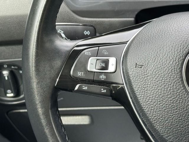 Used 2019 Deep Black Volkswagen 2.0T SE image 23