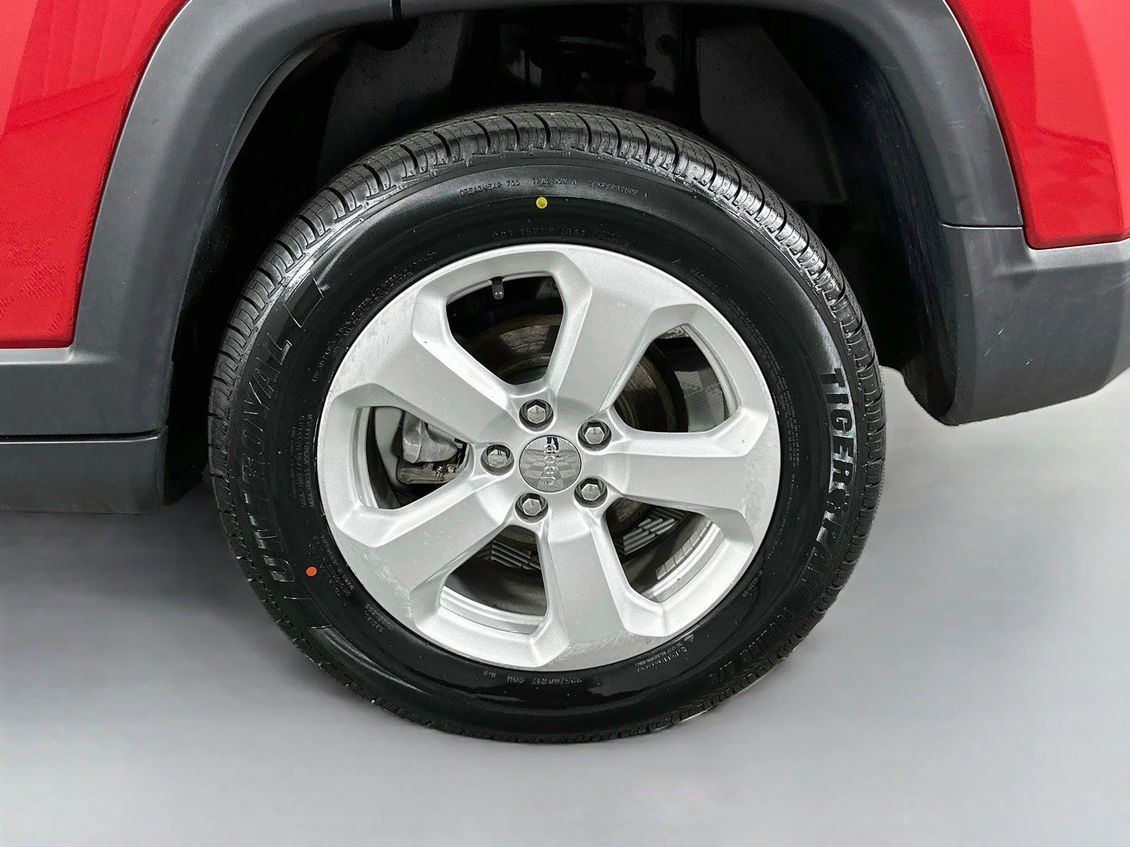 Used 2019 Redline Pearlcoat Jeep Latitude image 30