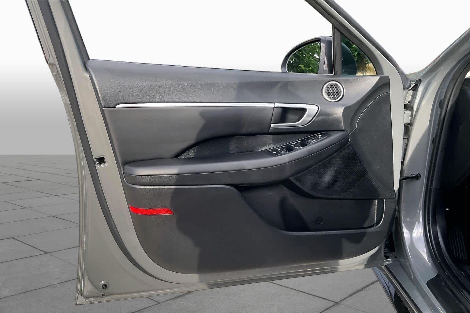 Used 2023 Hampton Gray Hyundai SEL image 21