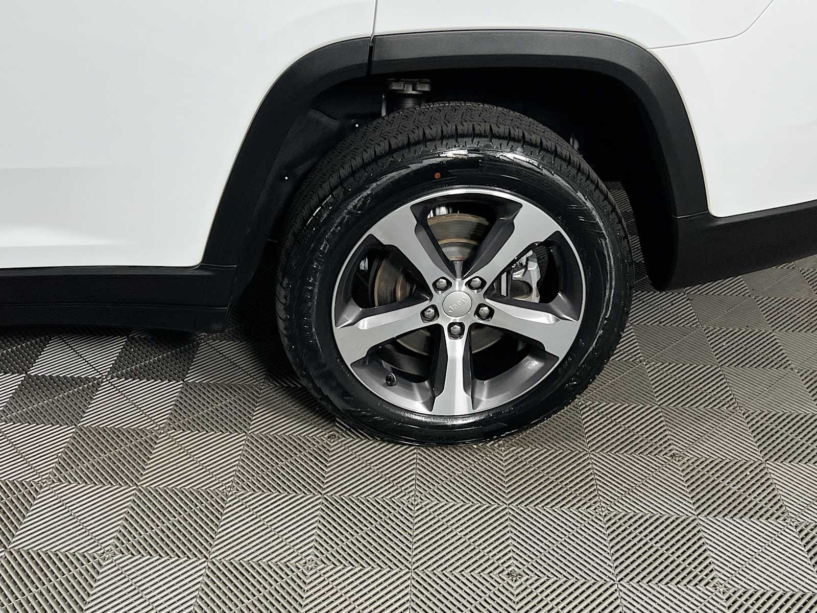 Used 2023 Bright White Clearcoat Jeep Limited image 33