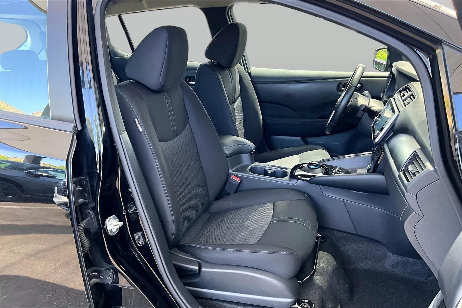 Used 2025 Super Black Nissan SV PLUS image 8