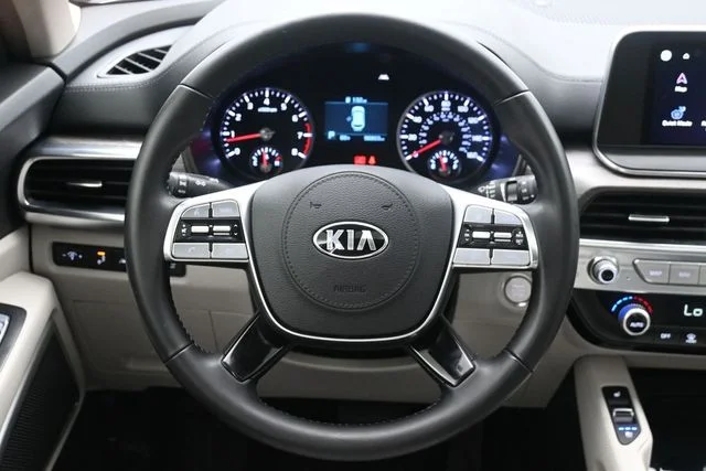 Used 2021 White Kia EX image 22