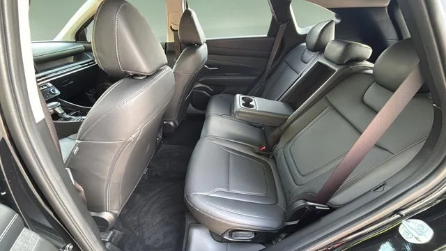 Used 2025 Black Hyundai SEL Convenience image 20