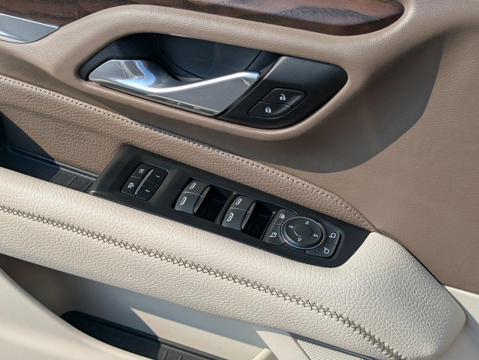 Used 2021 PEARL BEIGE METALLIC GMC Denali image 21