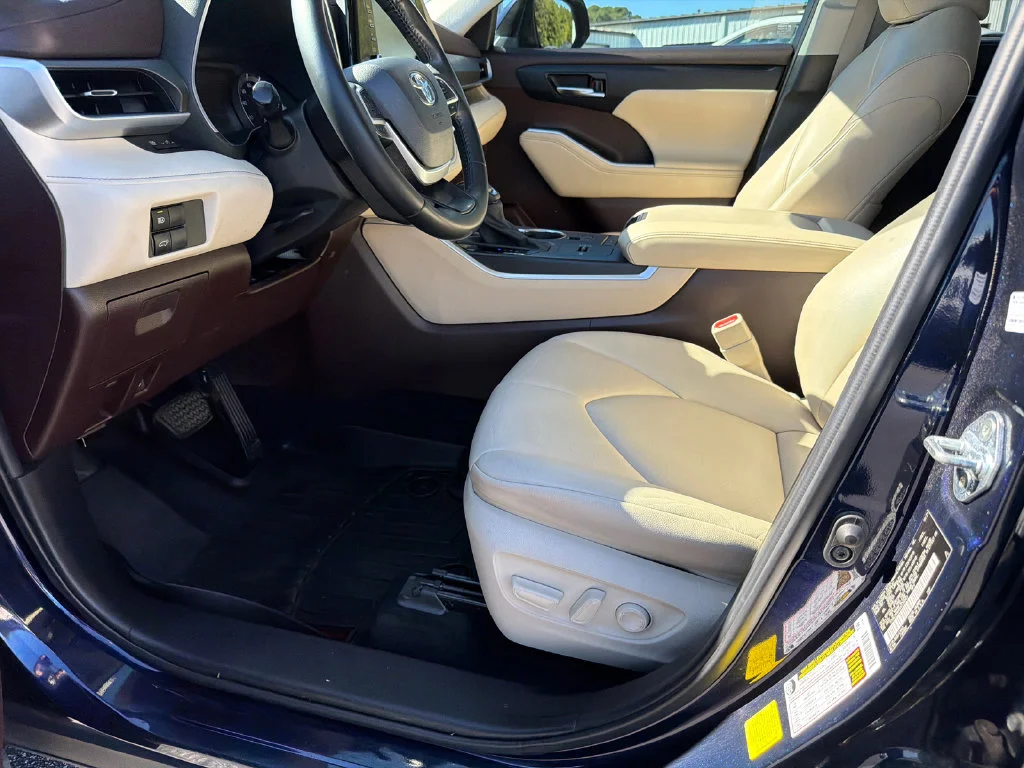 Used 2022 Blue Toyota XLE image 9