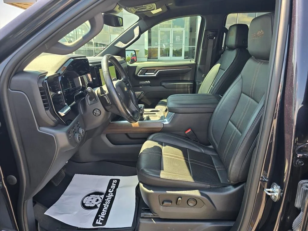 Used 2023 Gray Chevrolet High Country image 9