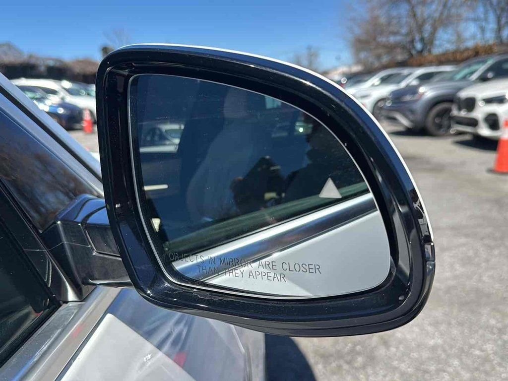 Used 2022 White BMW xDrive40i image 12