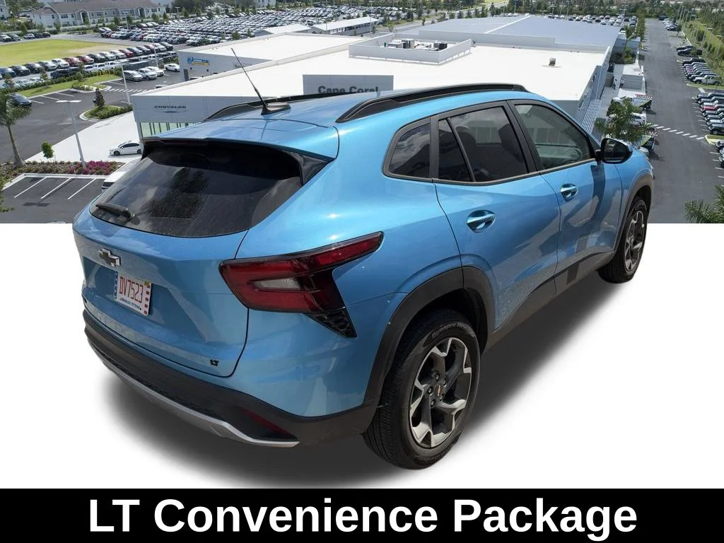 Used 2025 Blue Chevrolet LT image 4