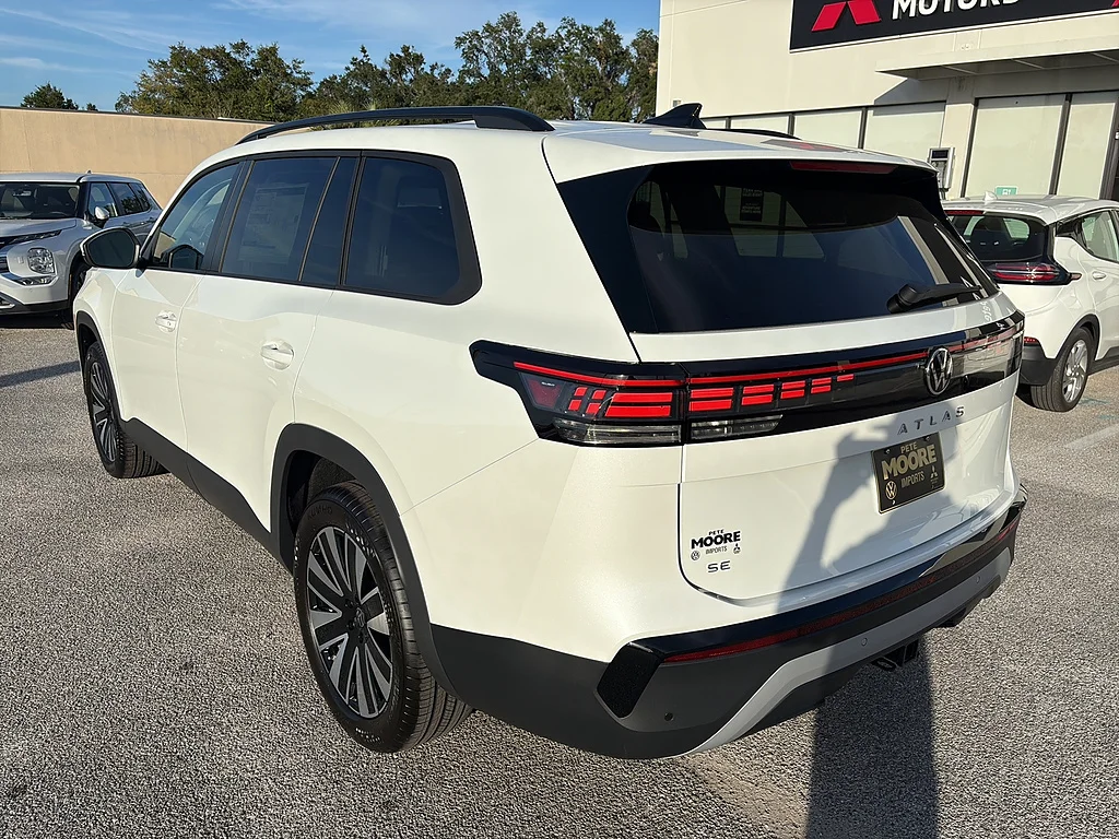 New 2027 Opal White Pearl Volkswagen SE w/Technology FWD image 4