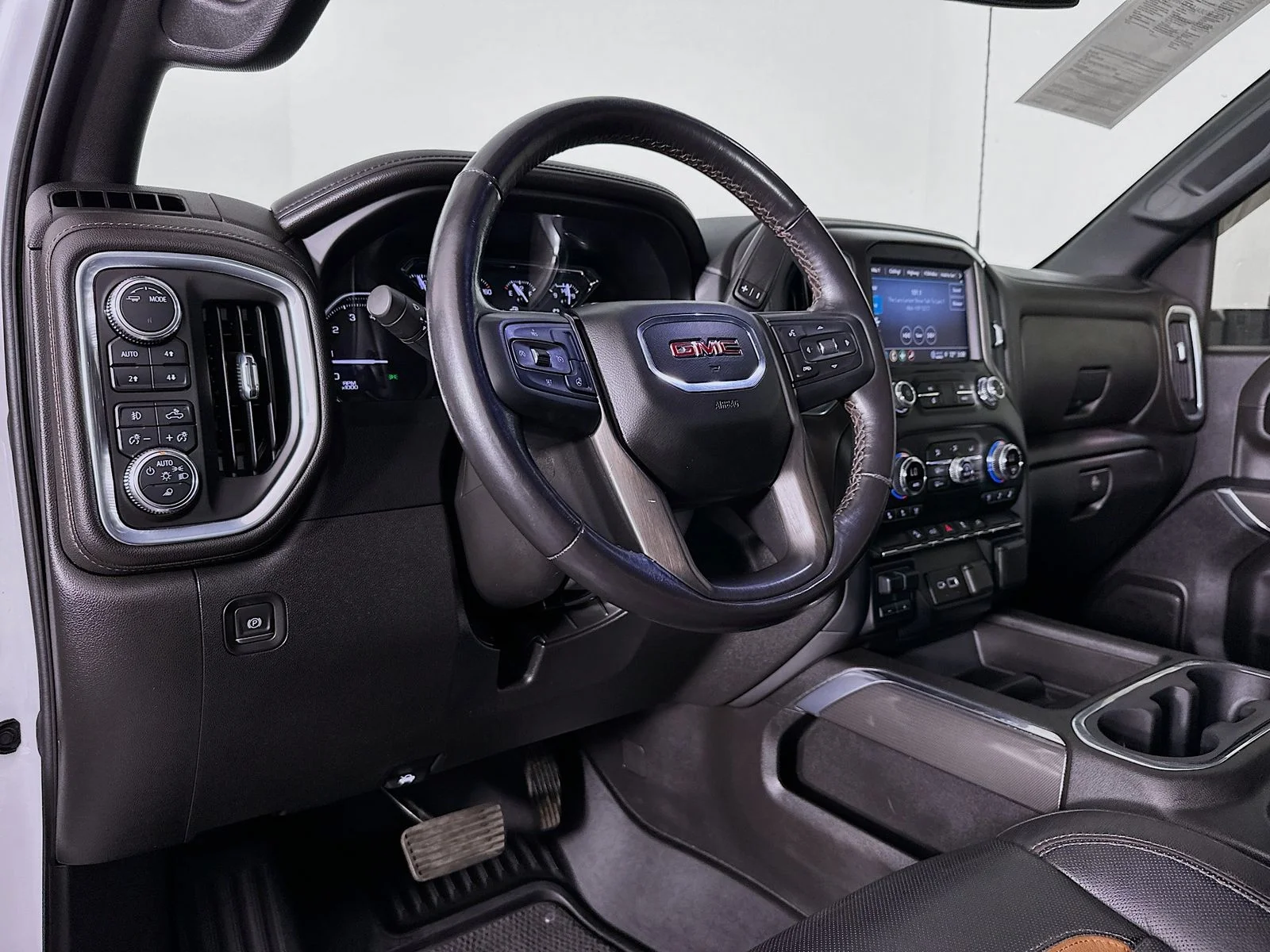 Used 2022 Summit White GMC AT4 image 10