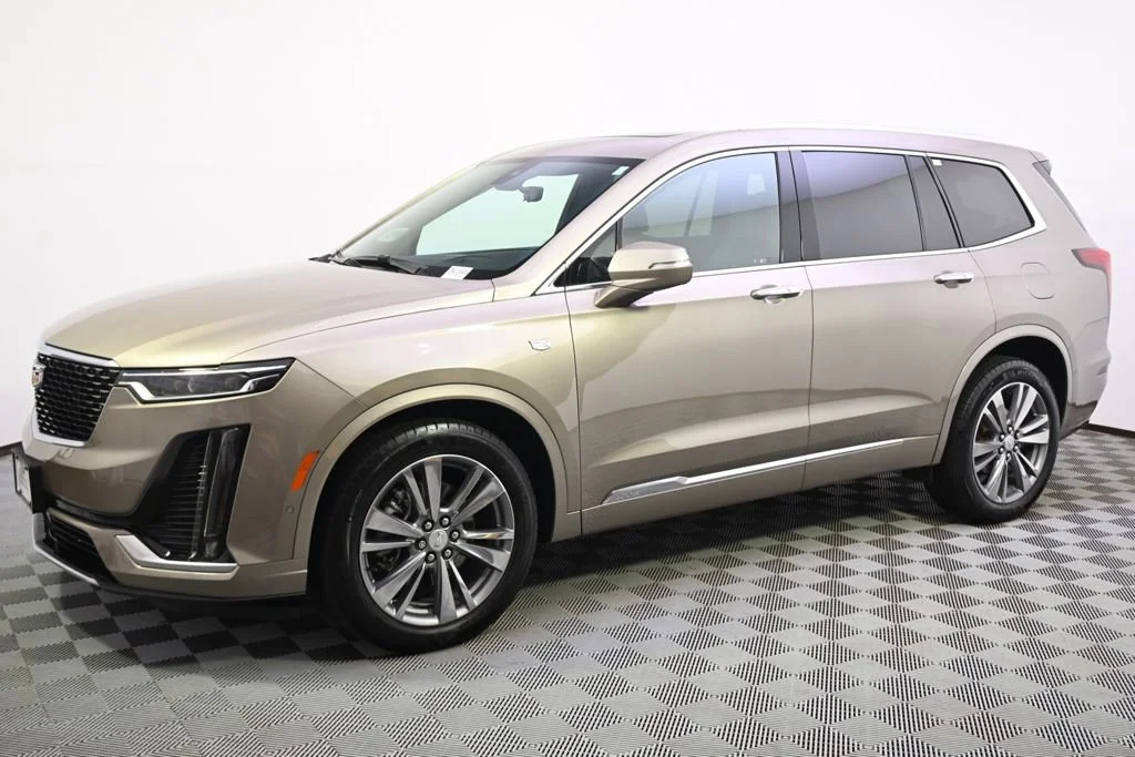 Used 2022 Cadillac XT6 Premium Luxury with VIN 1GYKPFRSXNZ132367 for sale in Minneapolis, Minnesota