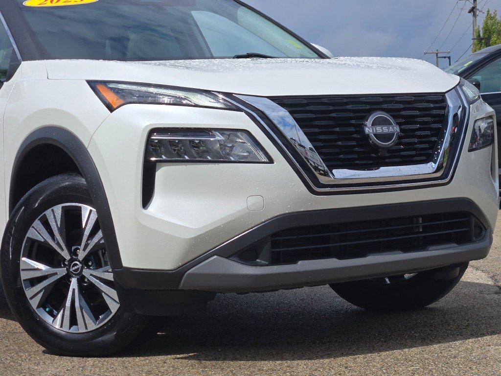 Used 2023 White Nissan SV image 2