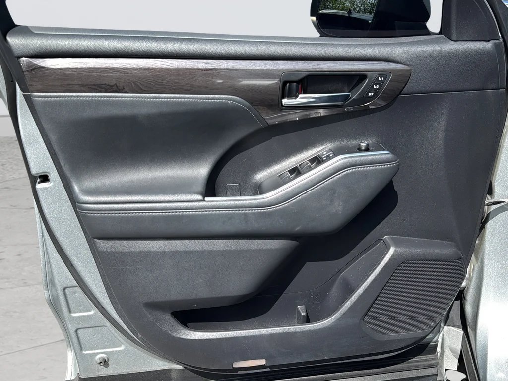 Used 2021 Silver Toyota Platinum image 24
