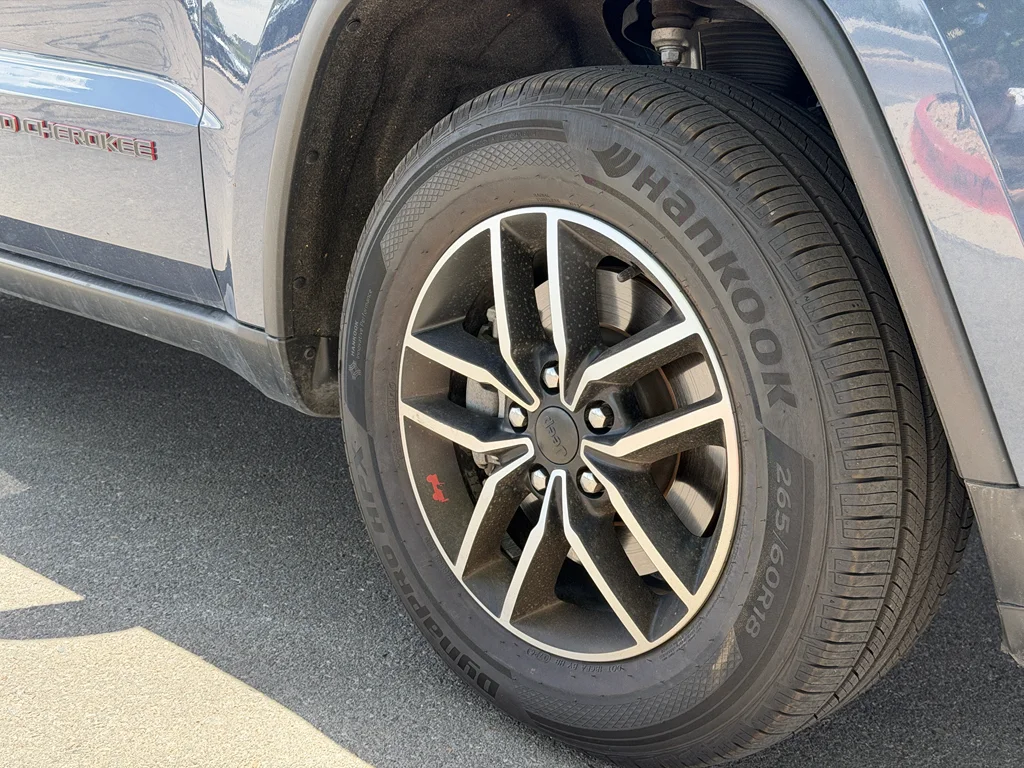Used 2019 Slate Blue Pearlcoat Jeep Trailhawk image 6