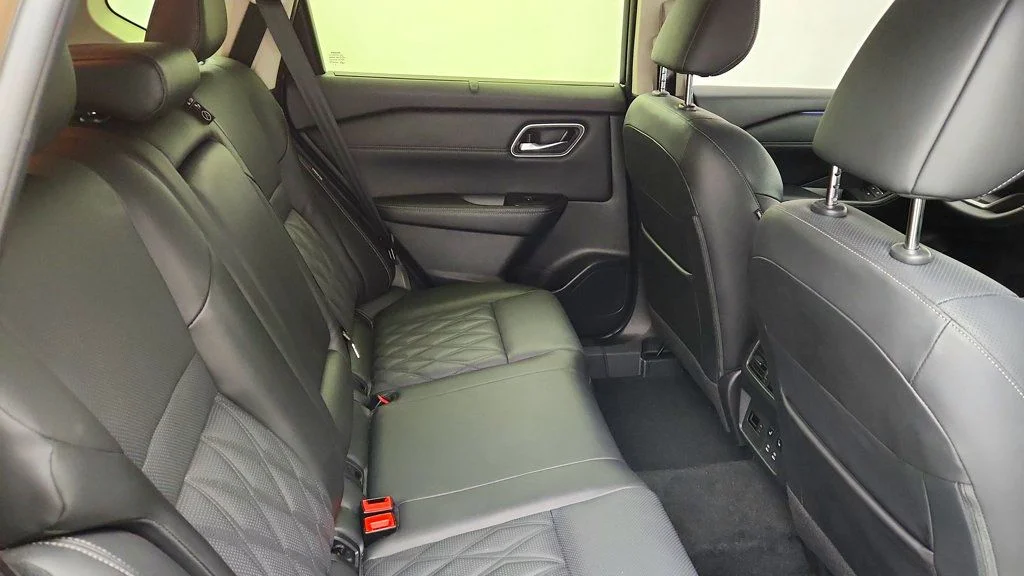 Used 2025 Baja Storm Metallic/Super Black Nissan AWD Platinum w/ ProPILOT Assist 2.1 & Head-Up Display image 24