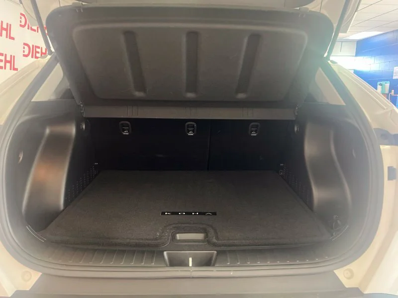 Used 2024 White Hyundai SEL image 8