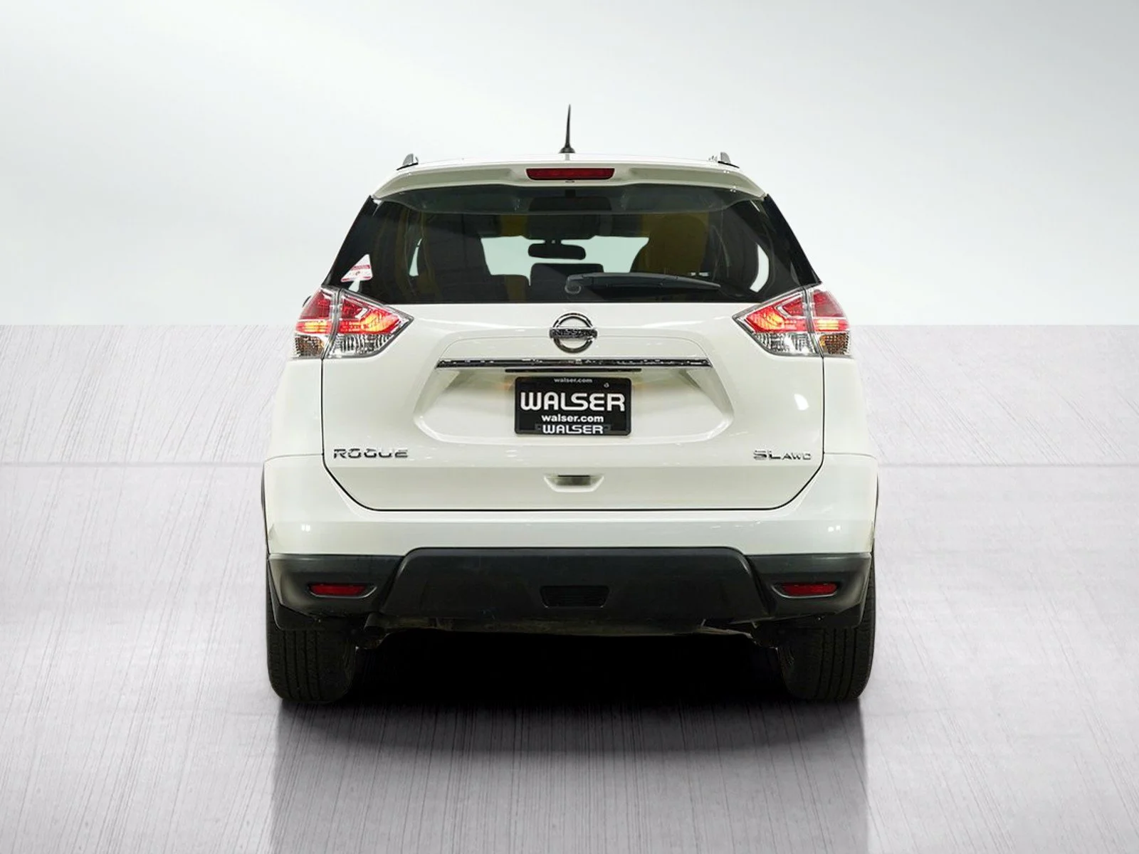 Used 2016 Pearl White Nissan SL image 4