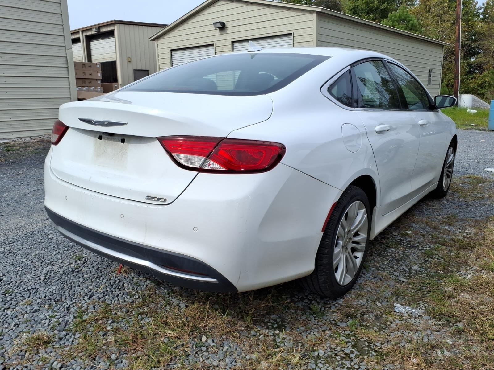 Used 2015 Bright White Clearcoat Chrysler Limited image 8