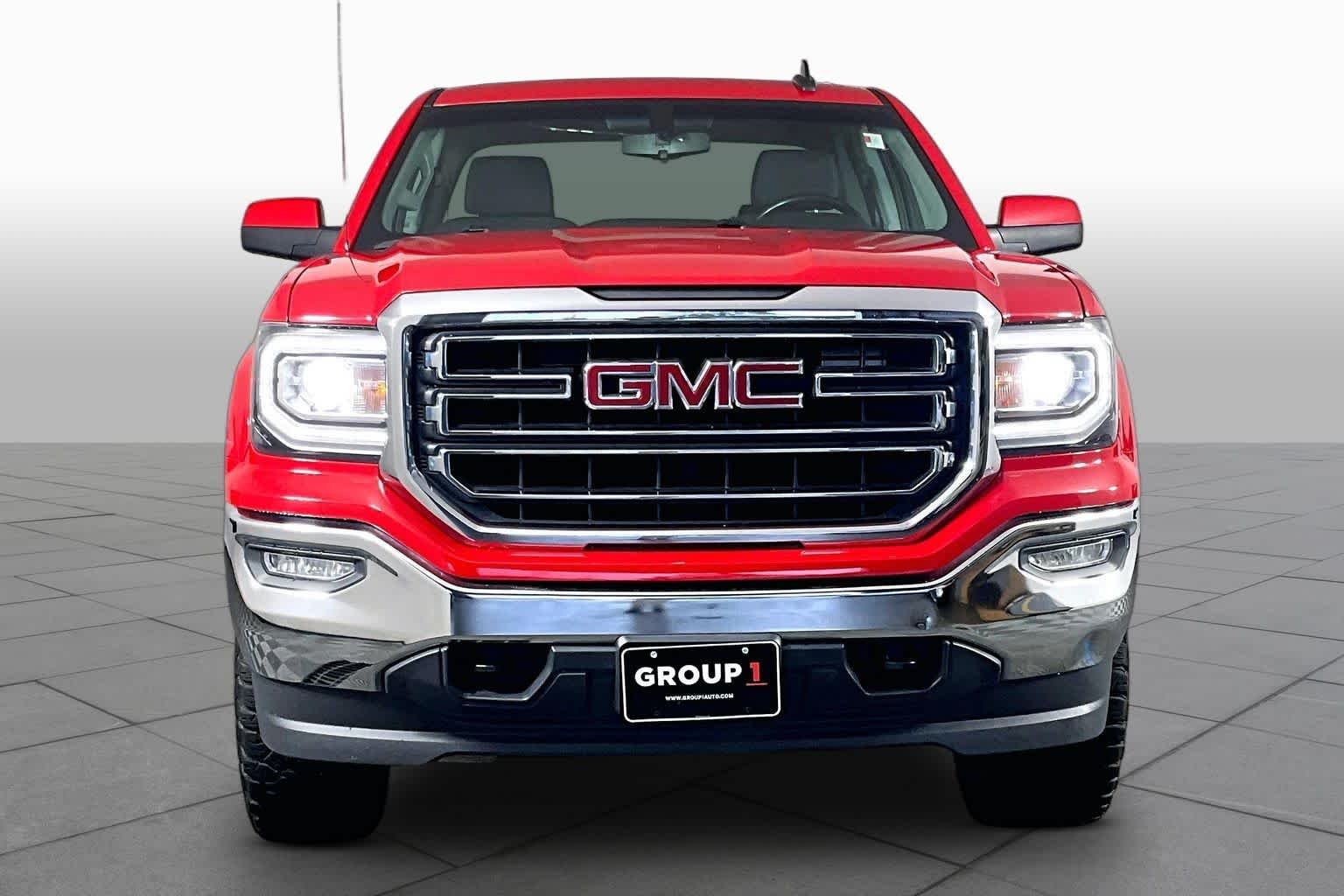 Used 2018 Cardinal Red GMC SLE image 4