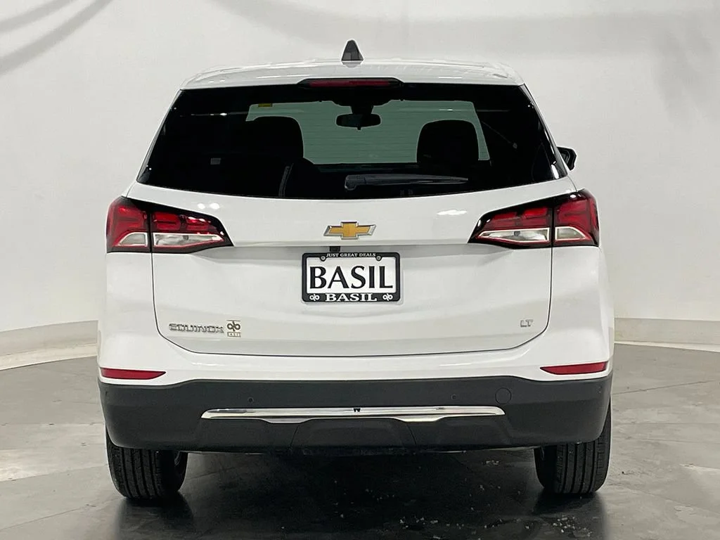 Used 2024 Summit White Chevrolet LT image 12