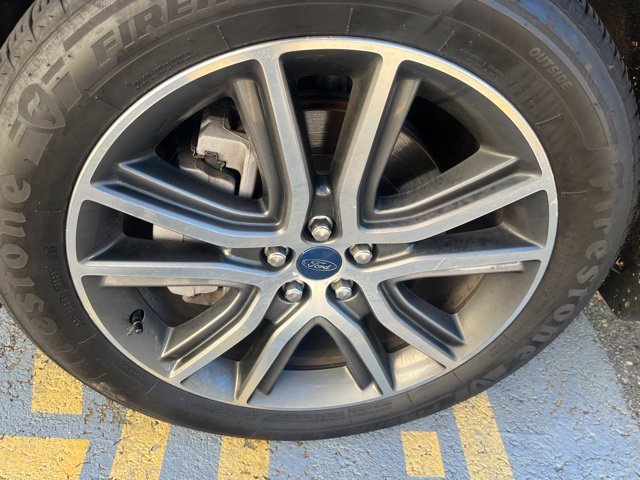 Used 2022 Black Ford SEL image 9