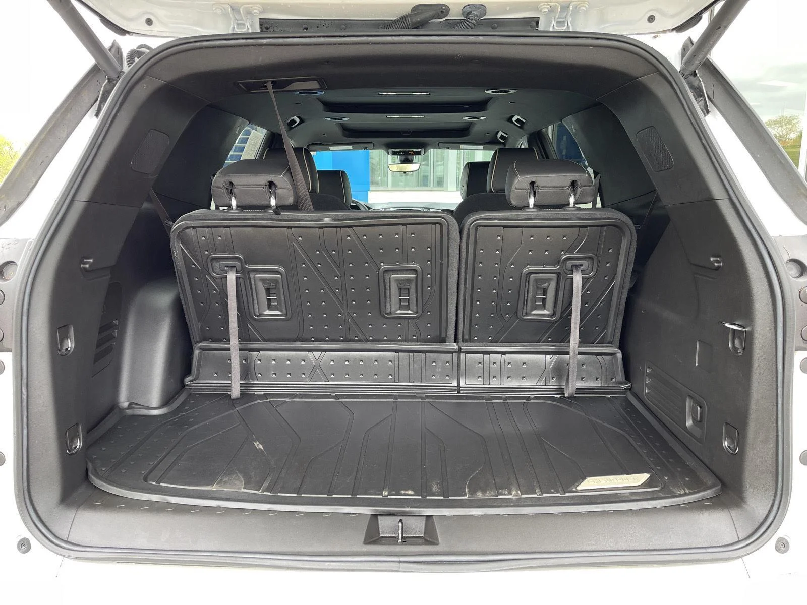 Used 2023 Iridescent Pearl Tricoat Chevrolet Premier image 49