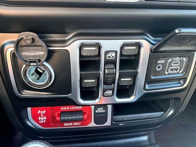 Used 2020 White Jeep Mojave image 27