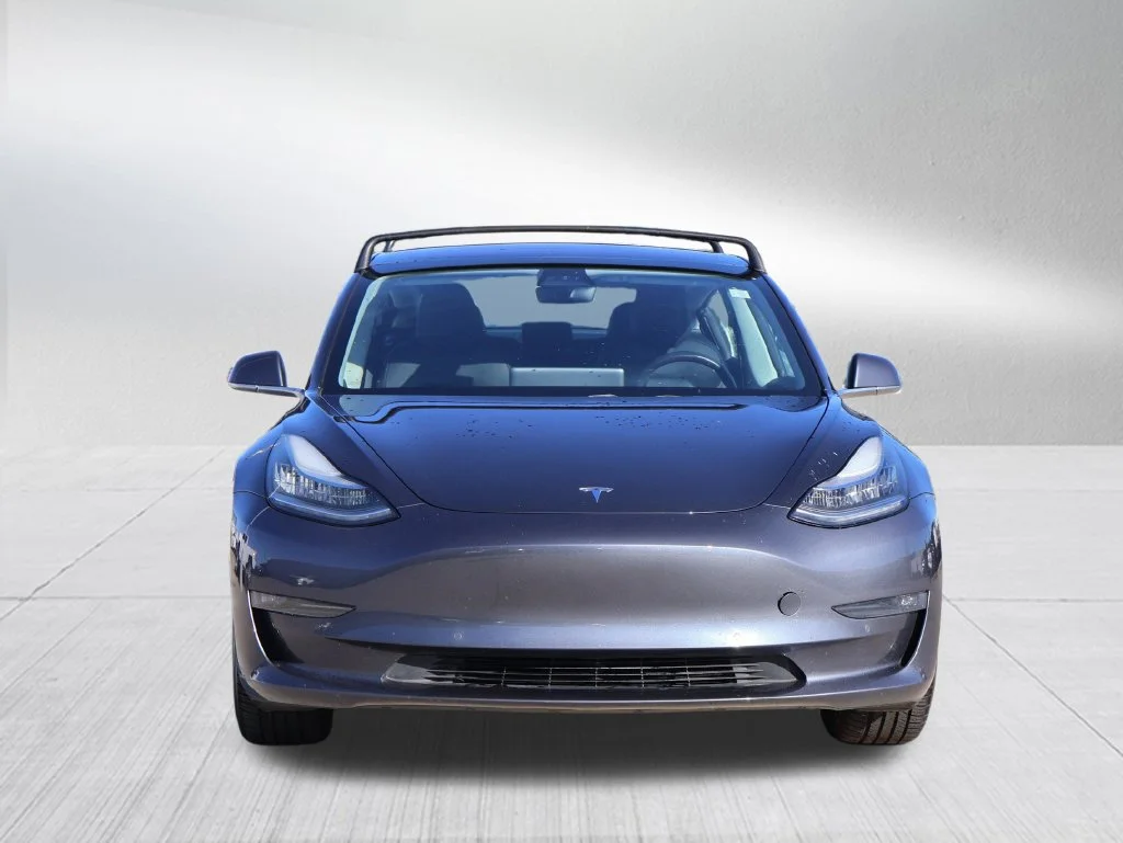 Used 2018  Tesla  image 17
