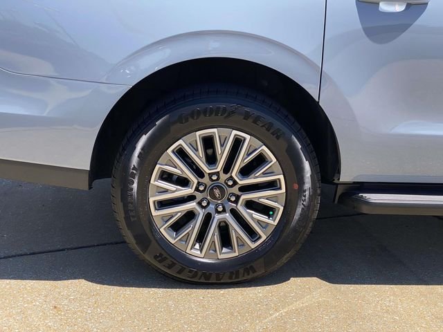 New 2026 Glacier Gray Metallic Tri-Coat Ford Platinum image 3
