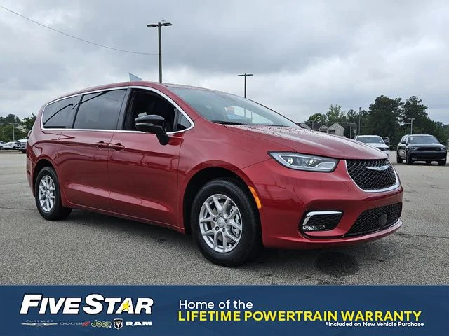 2026 Chrysler Pacifica Select's photo
