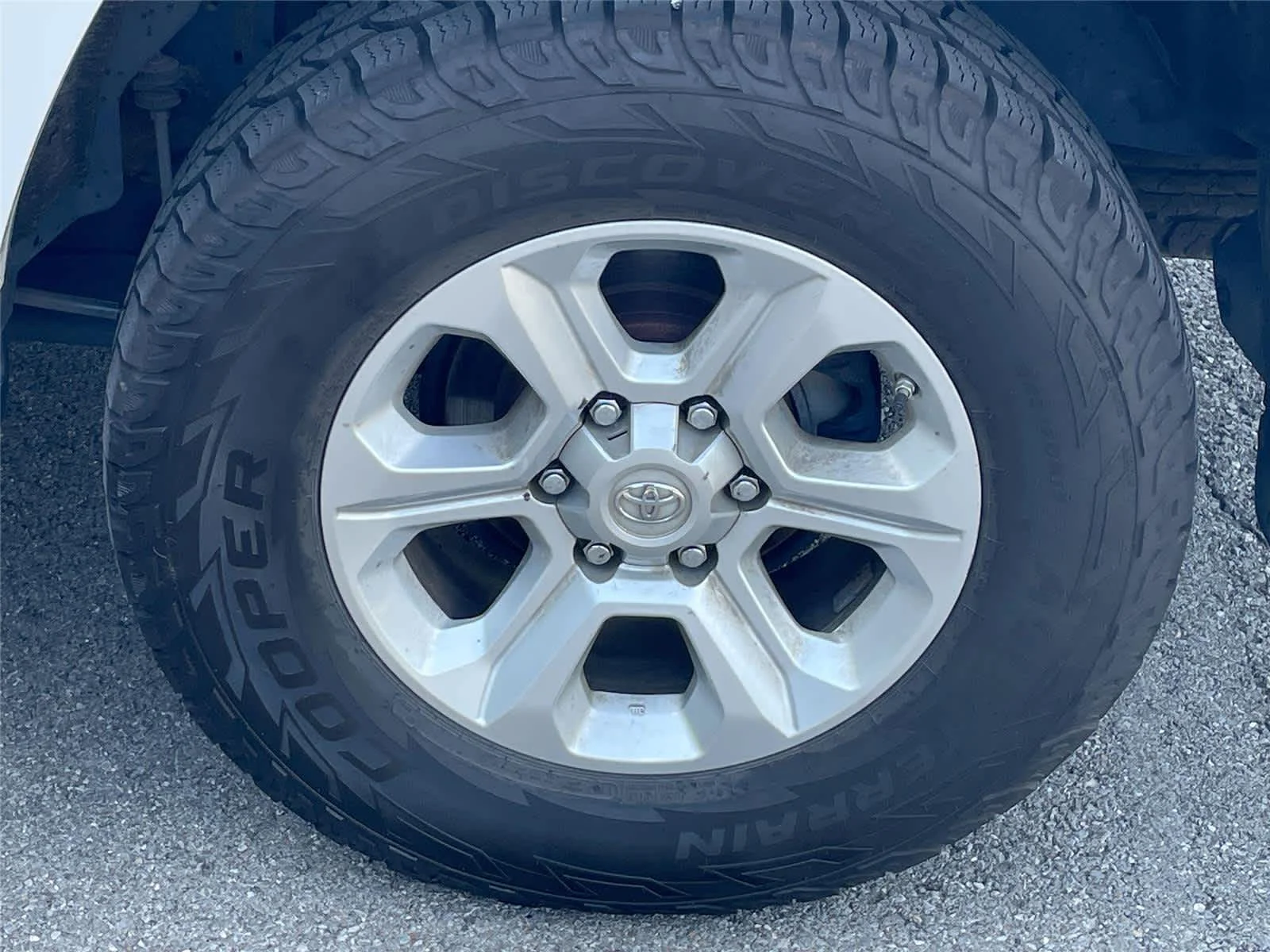 Used 2019 Super White Toyota SR5 Premium image 11