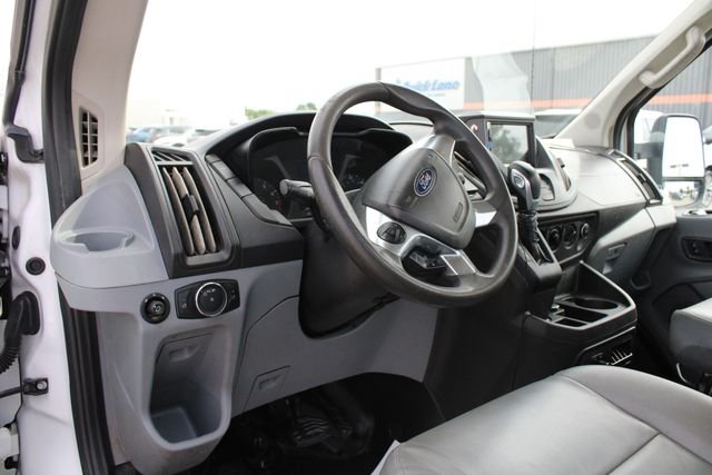 Used 2018 Oxford White Ford Base image 2