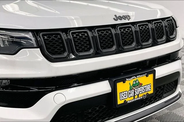 Used 2023 Bright White Clearcoat Jeep Limited image 34