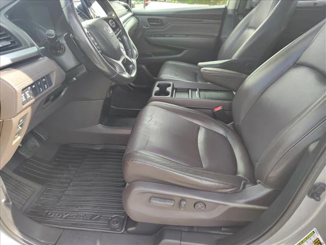 Used 2018 Silver Honda TOURING AUTO image 17