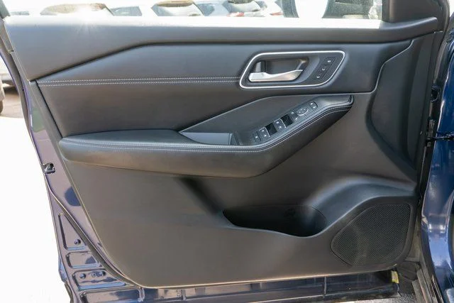 Used 2025 Blue Nissan Platinum image 18