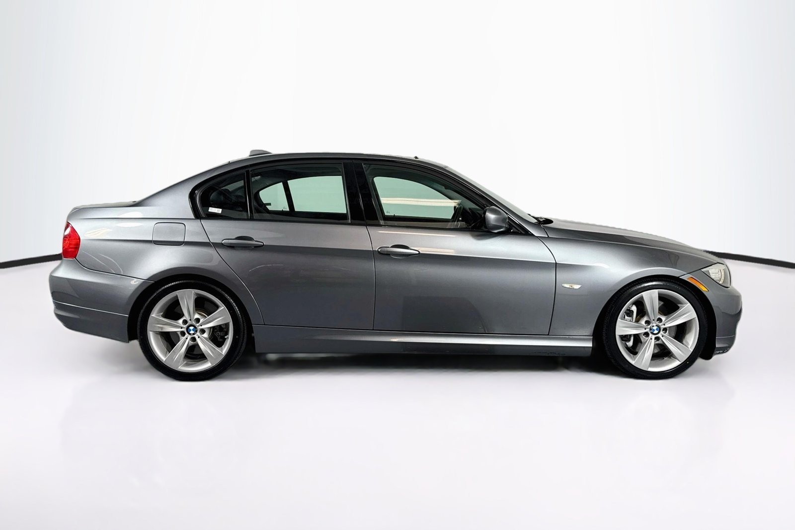 Used 2010 Space Gray Metallic BMW 335i image 4