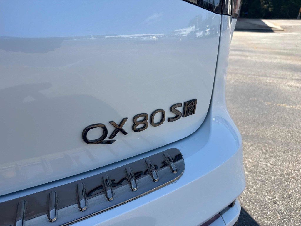 Used 2026 White INFINITI SPORT image 32
