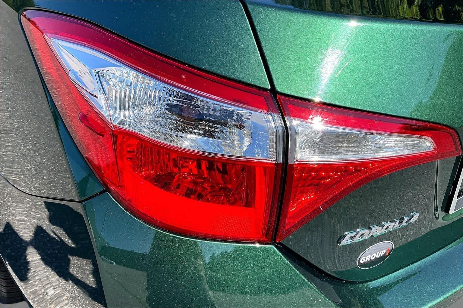 Used 2016 4Evergreen Metallic Toyota LE image 28