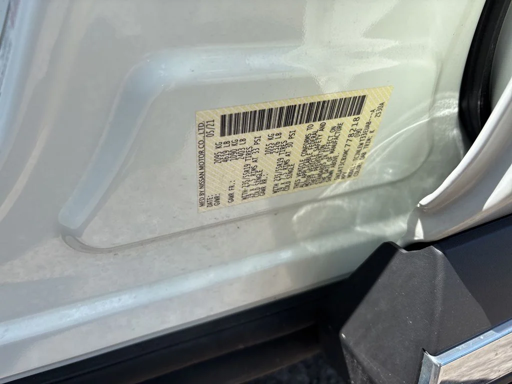 Used 2021 White Nissan SL image 11