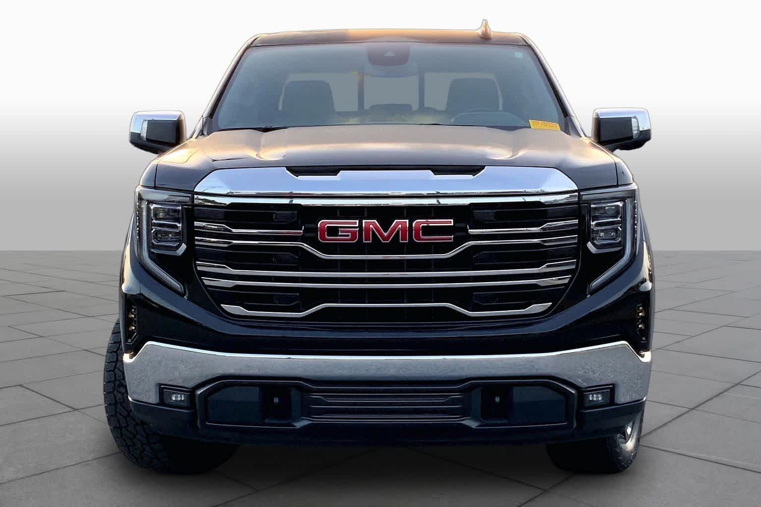 Used 2023 Onyx Black GMC SLT image 4