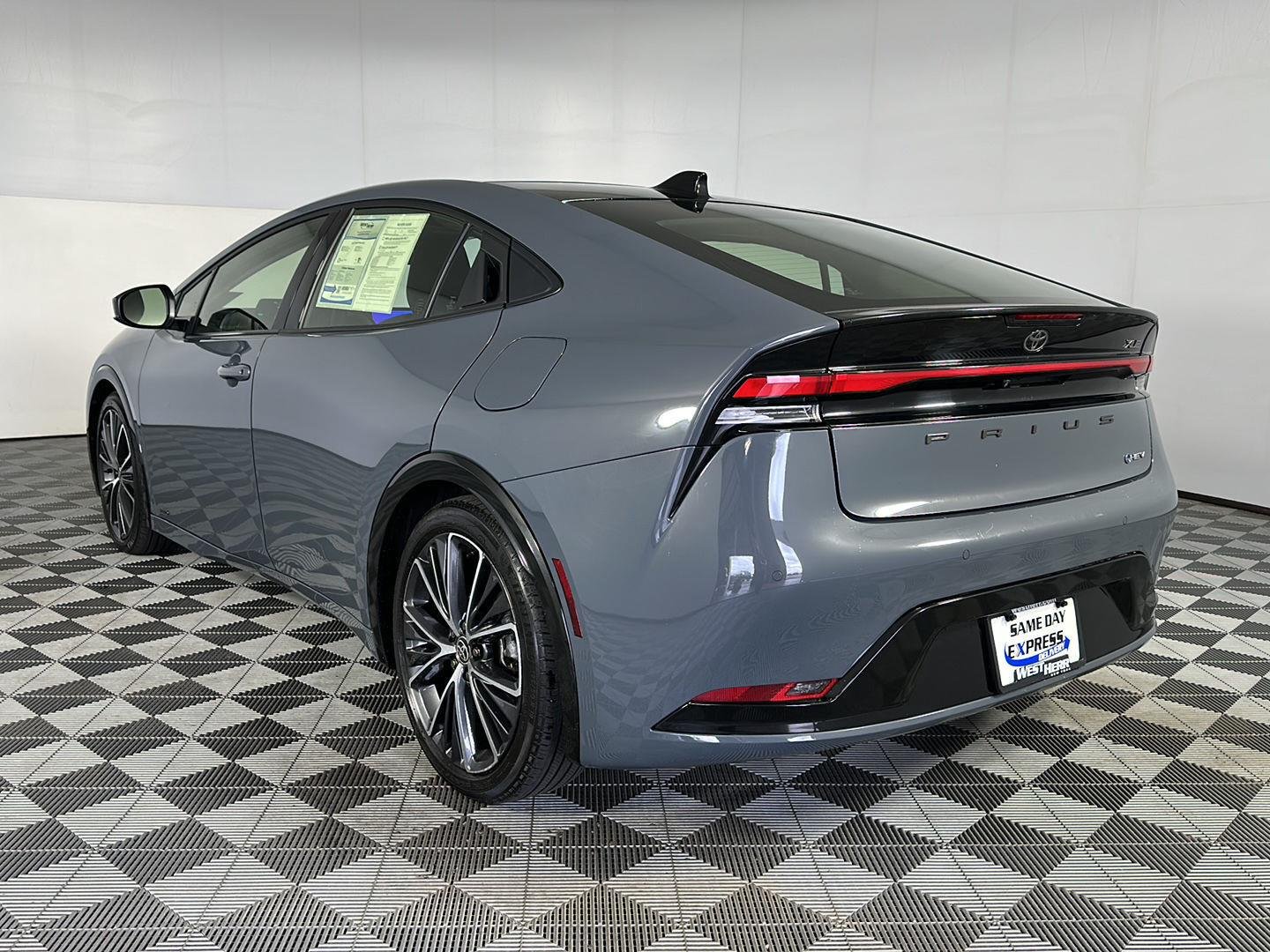 Used 2023 Guardian Gray Toyota XLE image 5