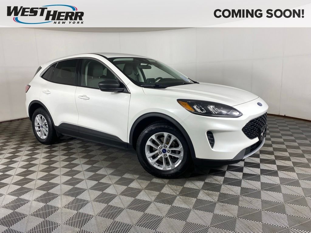 Used 2022 White Ford SE image 1