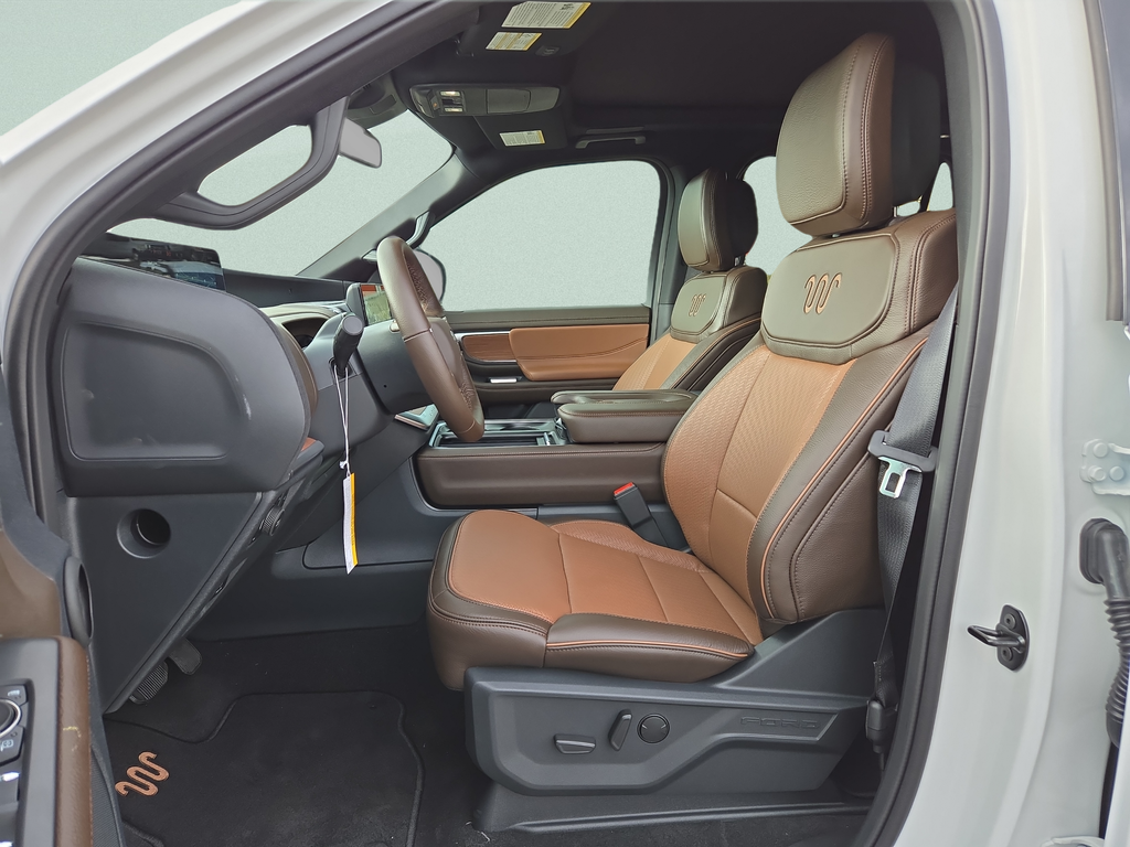 Used 2026 Oxford White Clearcoat Ford King Ranch image 22